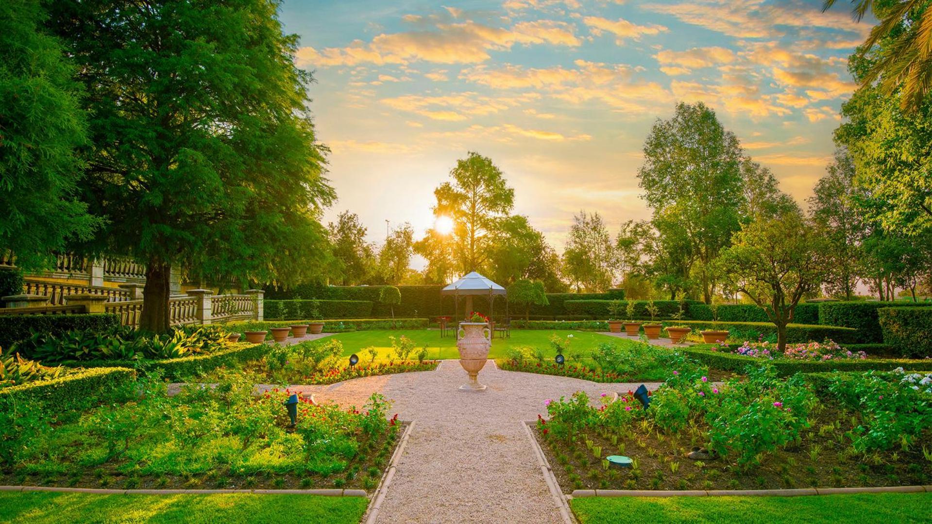 Palazzo Hotel Fourways Exterior photo The Gardens at the Dallas Arboretum and Botanical Garden