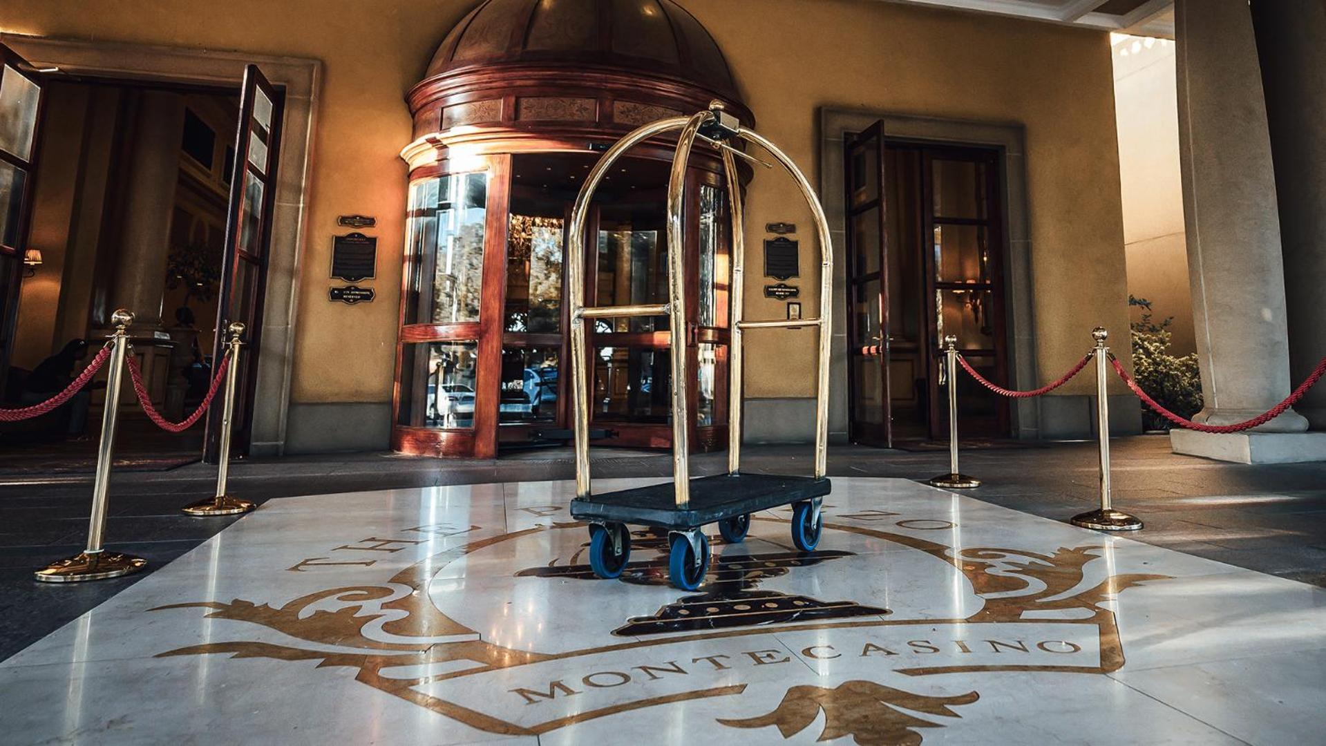 Palazzo Hotel Fourways Exterior photo A bellboy's cart