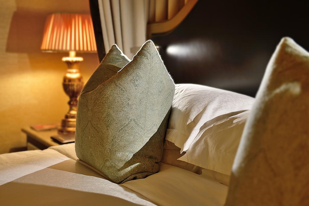 Palazzo Hotel Fourways Exterior photo A cushion